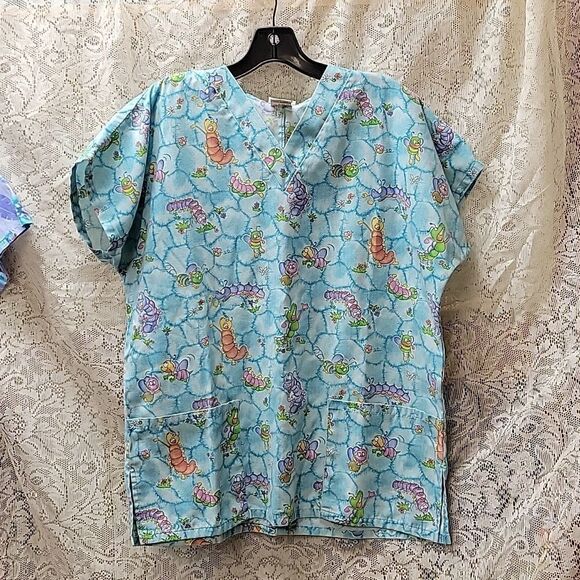 Bundle of 3 v neck scrubs tops by Simply Basic, Basic, & Peaches, size medium - Picture 2 of 11